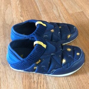 Teva womens ReEmber slip on shoes size 6.5 with cute space pattern!